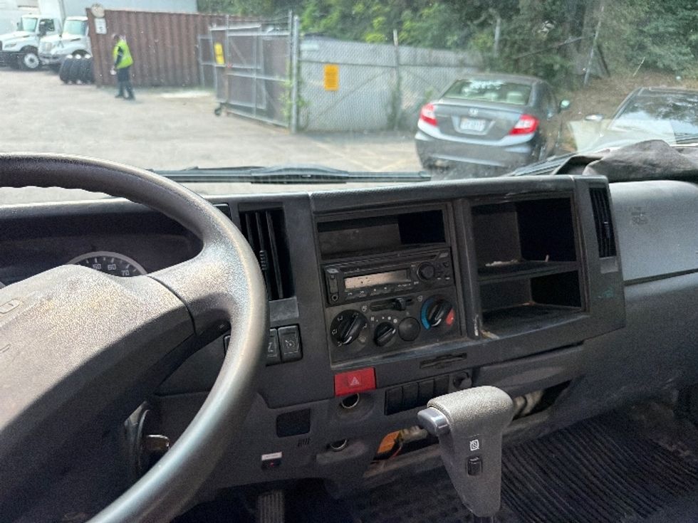 Light Duty Box Truck-Light and Medium Duty Trucks-Isuzu-2020-NPR-Alexandria-VA-201,771\n\t\tmiles-$ 22,750 - Image 17