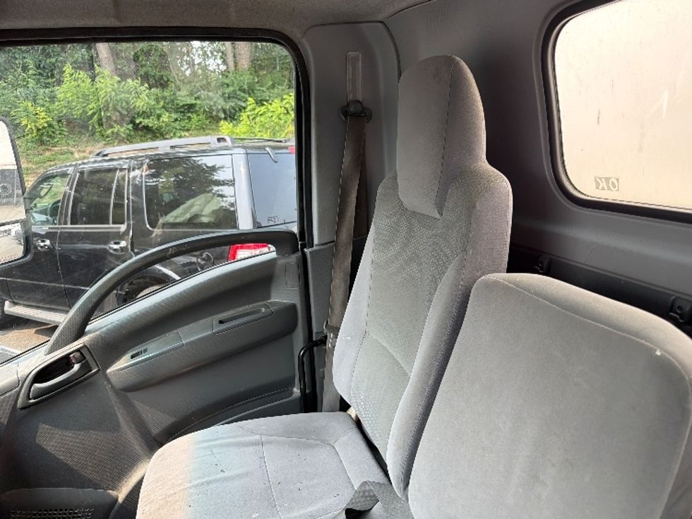 Light Duty Box Truck-Light and Medium Duty Trucks-Isuzu-2020-NPR-Alexandria-VA-201,771\n\t\tmiles-$ 22,750 - Image 18