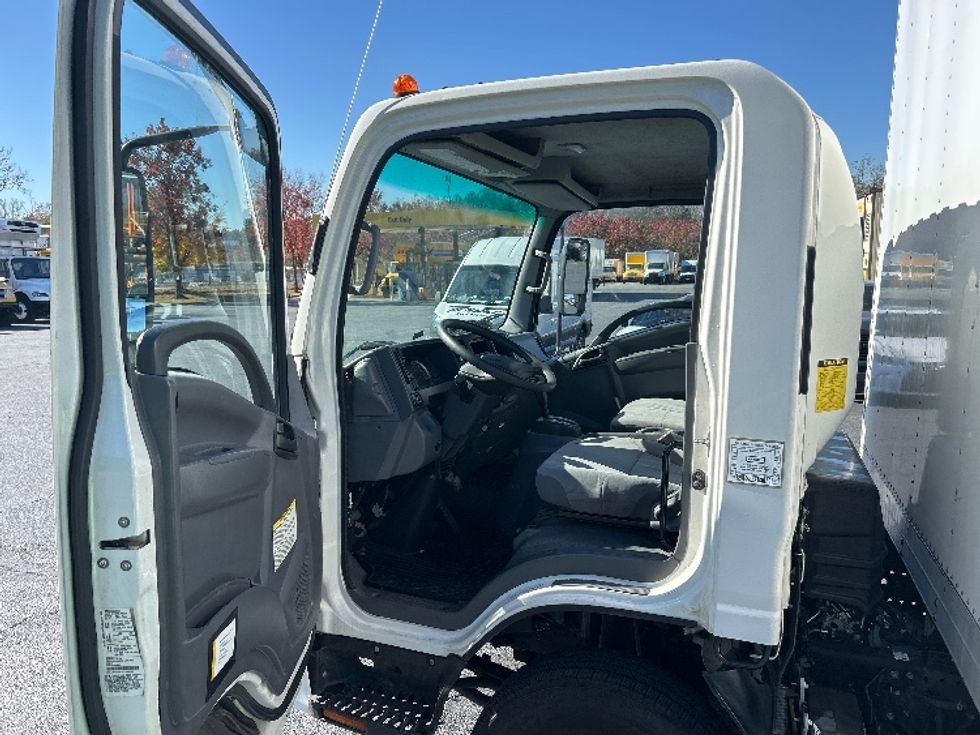 Light Duty Box Truck-Light and Medium Duty Trucks-Isuzu-2020-NPR-Atlanta-GA-91,629\n\t\tmiles-$ 42,750 - Image 16