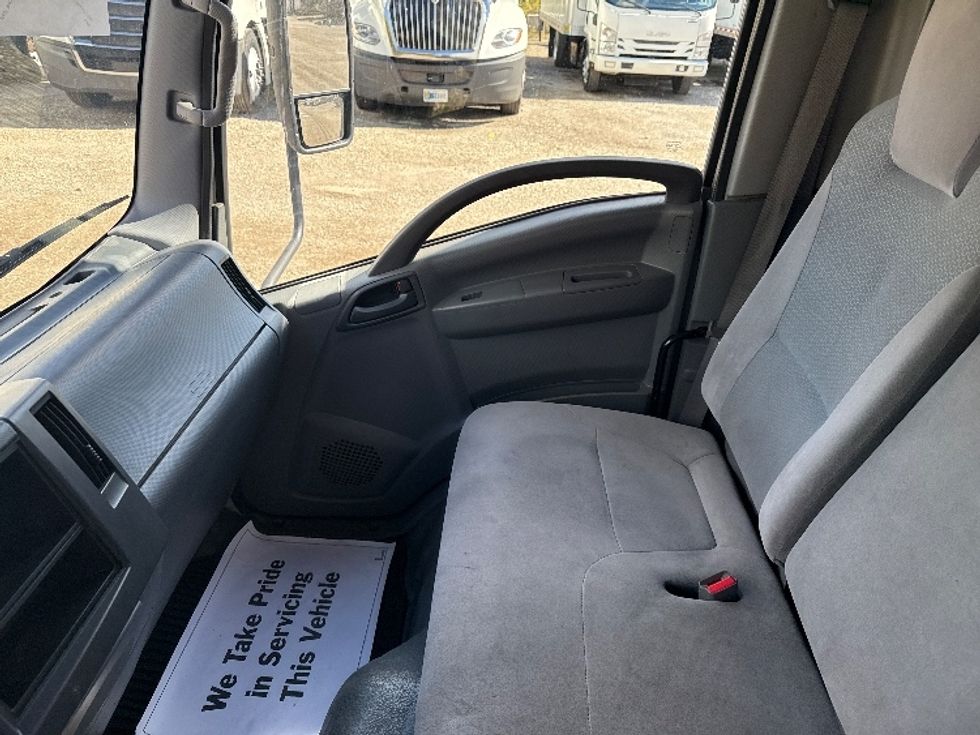 Light Duty Box Truck-Light and Medium Duty Trucks-Isuzu-2020-NPR-East Chicago-IN-138,517\n\t\tmiles-$ 31,000 - Image 19