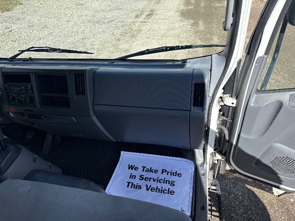 Light Duty Box Truck-Light and Medium Duty Trucks-Isuzu-2020-NPR-East Chicago-IN-138,517\n\t\tmiles-$ 31,000 - Image 21