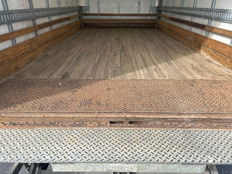 Light Duty Box Truck-Light and Medium Duty Trucks-Isuzu-2020-NPR EFI-Akron-OH-83,554\n\t\tmiles-$ 41,250 - Image 10