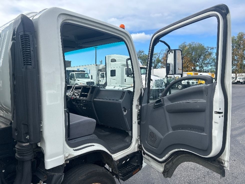 Light Duty Box Truck-Light and Medium Duty Trucks-Isuzu-2020-NPR EFI-Akron-OH-83,554\n\t\tmiles-$ 41,250 - Image 20