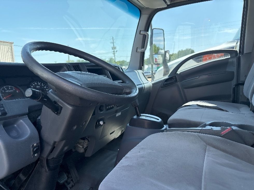 2020 Isuzu NPR photo 15