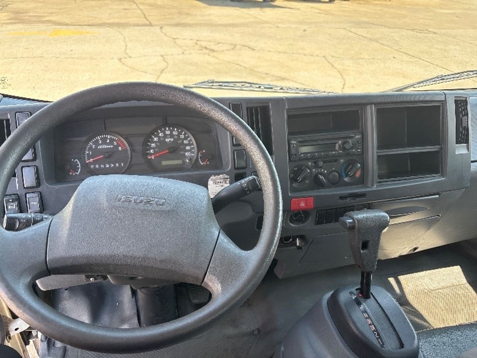 2020 Isuzu NPR photo 16