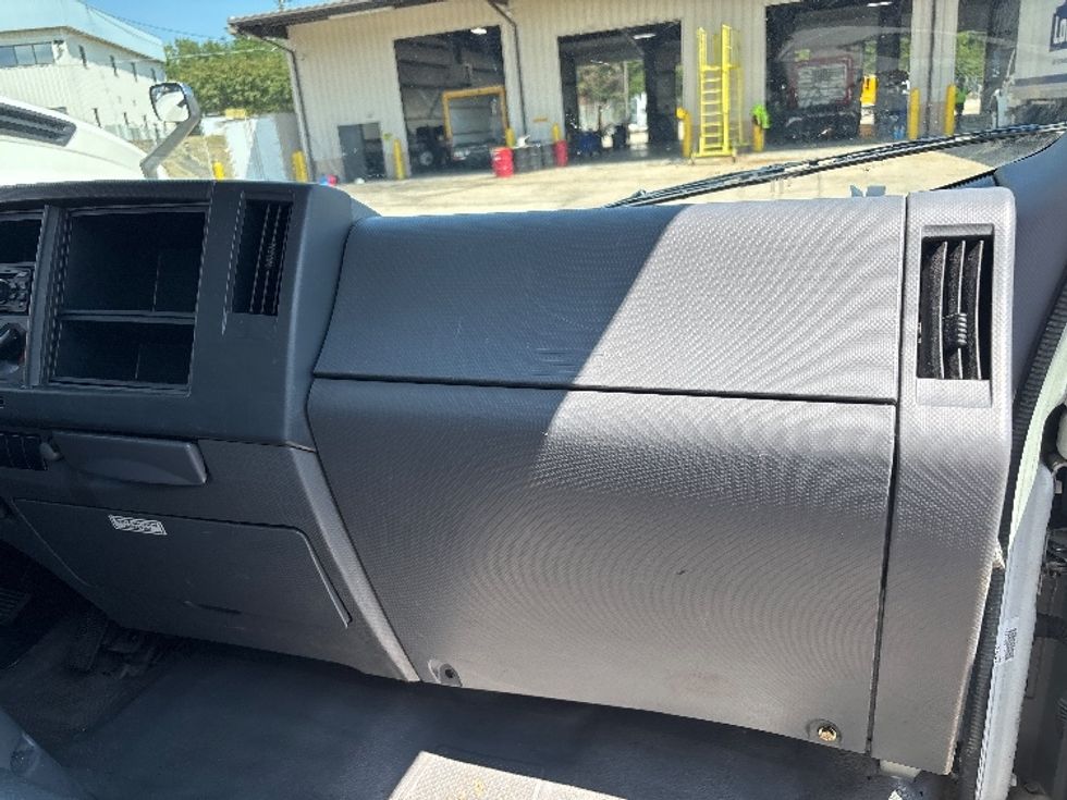 2020 Isuzu NPR photo 19