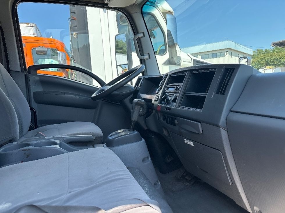 2020 Isuzu NPR photo 20
