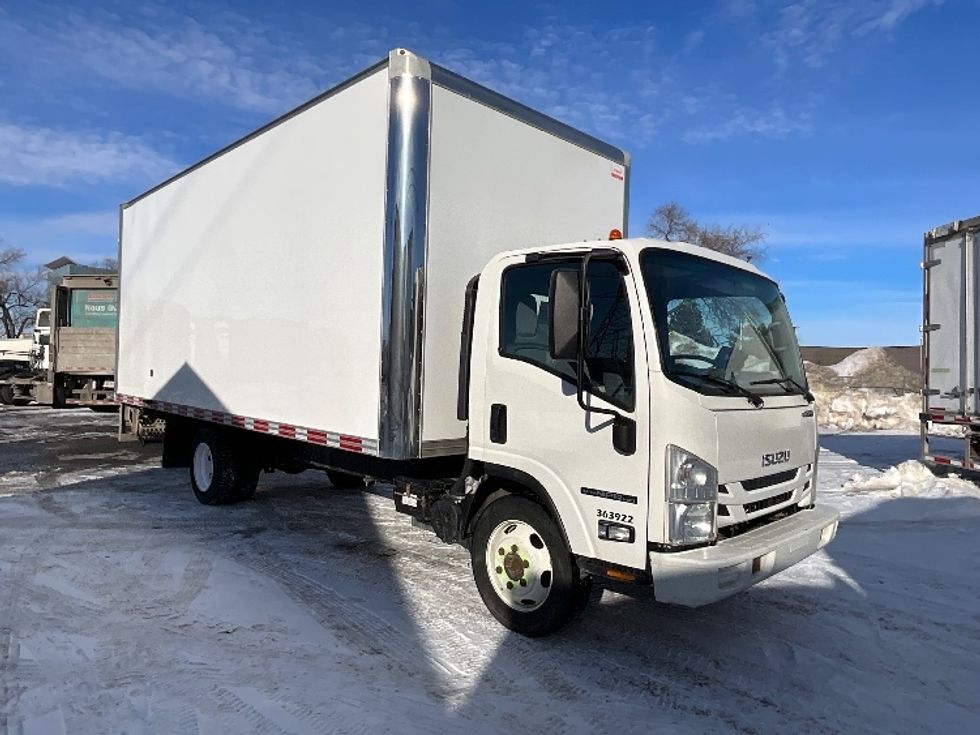 Light Duty Box Truck-Light and Medium Duty Trucks-Isuzu-2020-NPR EFI-Boucherville-PQ-225,600\n\t\tkm-$ 38,500 - Image 1