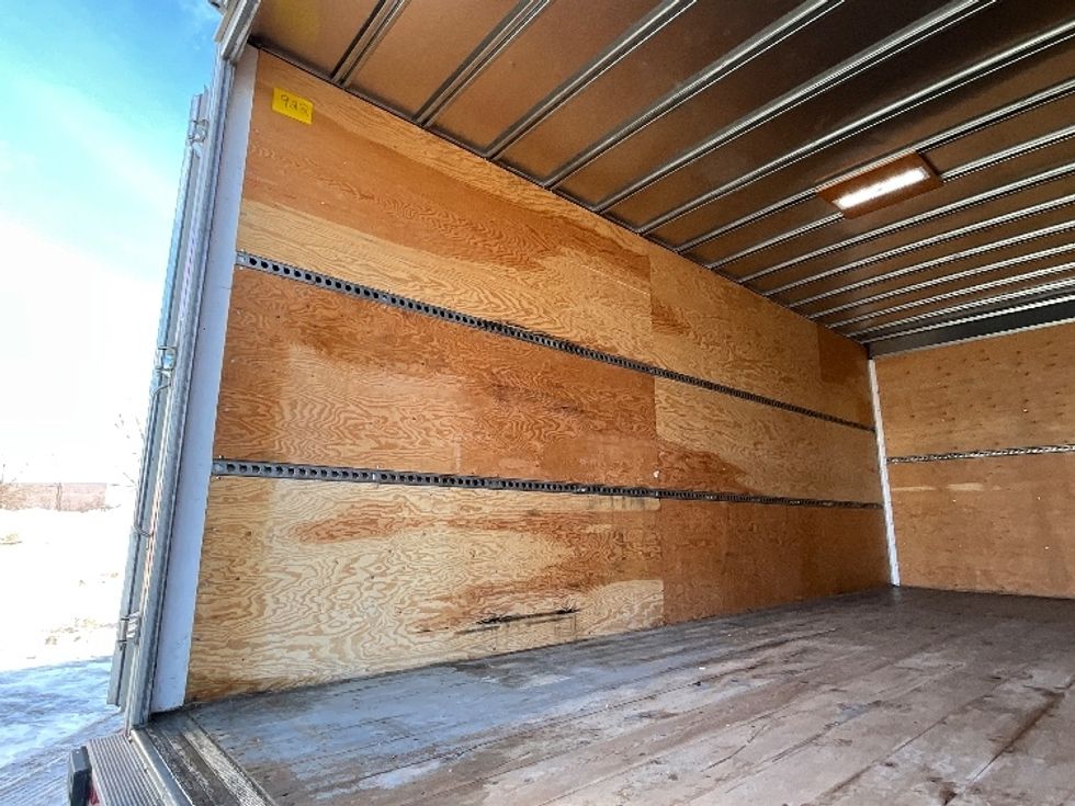 Light Duty Box Truck-Light and Medium Duty Trucks-Isuzu-2020-NPR EFI-Boucherville-PQ-225,600\n\t\tkm-$ 38,500 - Image 11