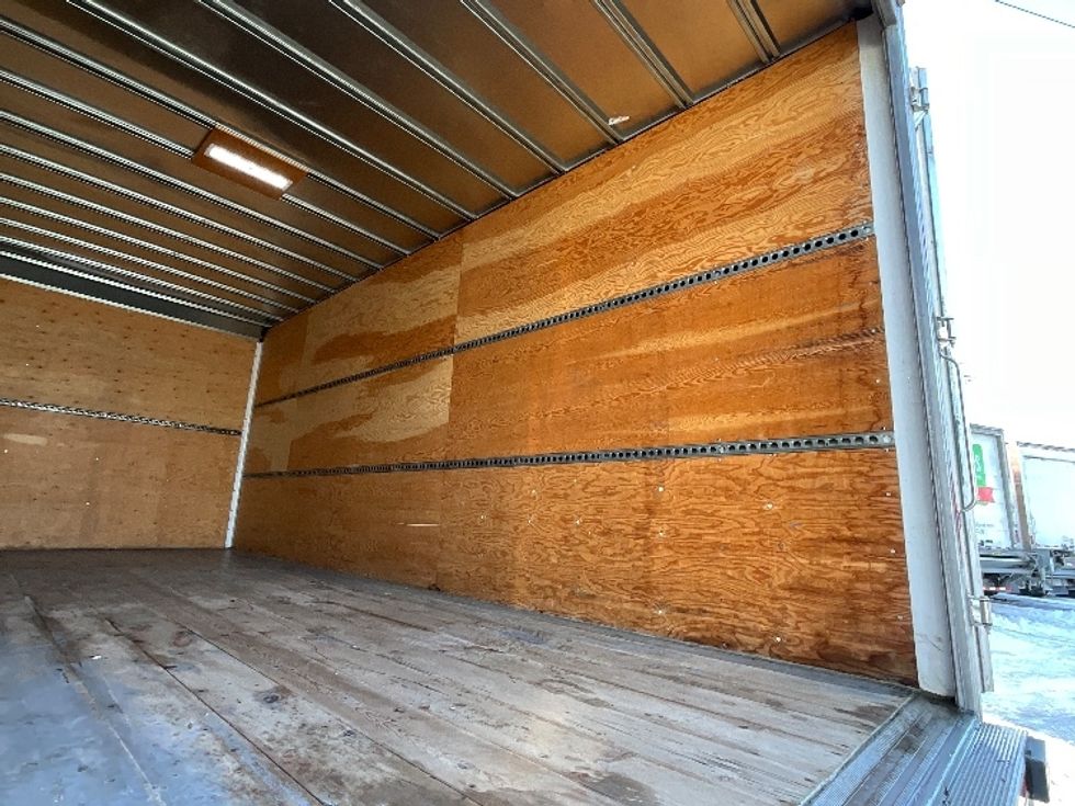 Light Duty Box Truck-Light and Medium Duty Trucks-Isuzu-2020-NPR EFI-Boucherville-PQ-225,600\n\t\tkm-$ 38,500 - Image 12