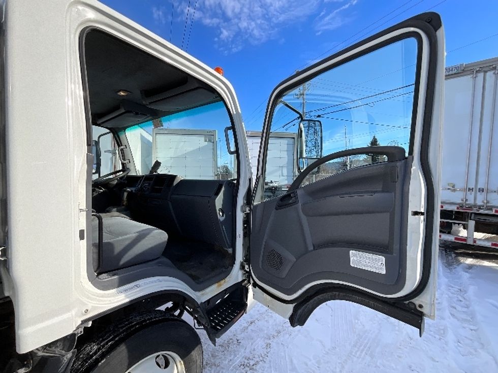 Light Duty Box Truck-Light and Medium Duty Trucks-Isuzu-2020-NPR EFI-Boucherville-PQ-225,600\n\t\tkm-$ 38,500 - Image 20