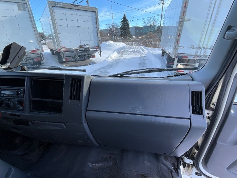 Light Duty Box Truck-Light and Medium Duty Trucks-Isuzu-2020-NPR EFI-Boucherville-PQ-225,600\n\t\tkm-$ 38,500 - Image 21