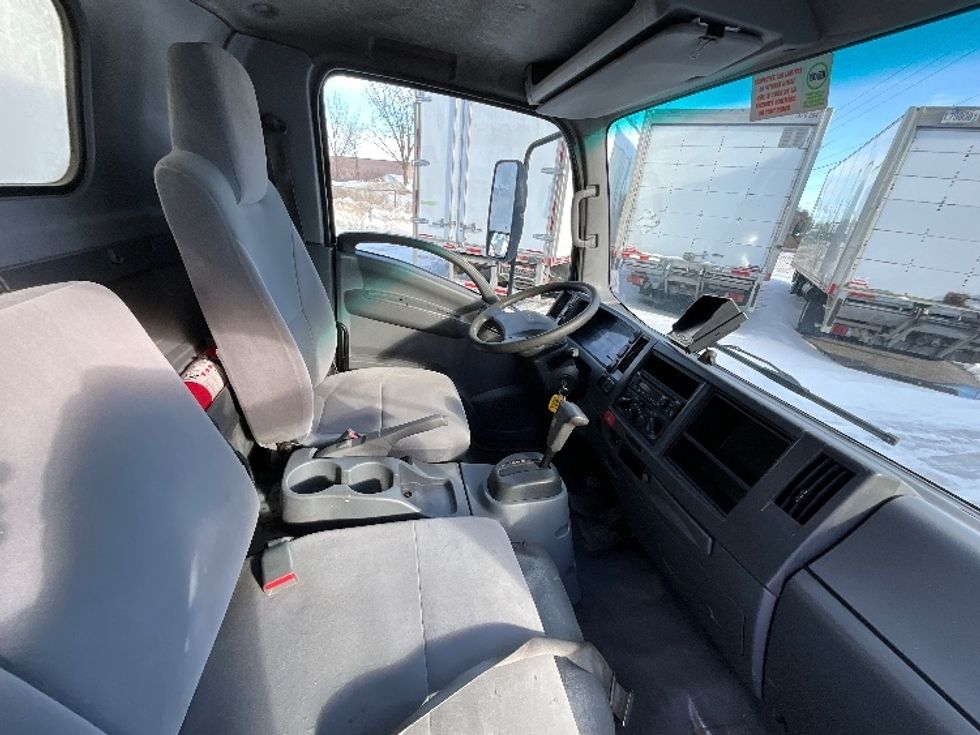Light Duty Box Truck-Light and Medium Duty Trucks-Isuzu-2020-NPR EFI-Boucherville-PQ-225,600\n\t\tkm-$ 38,500 - Image 22