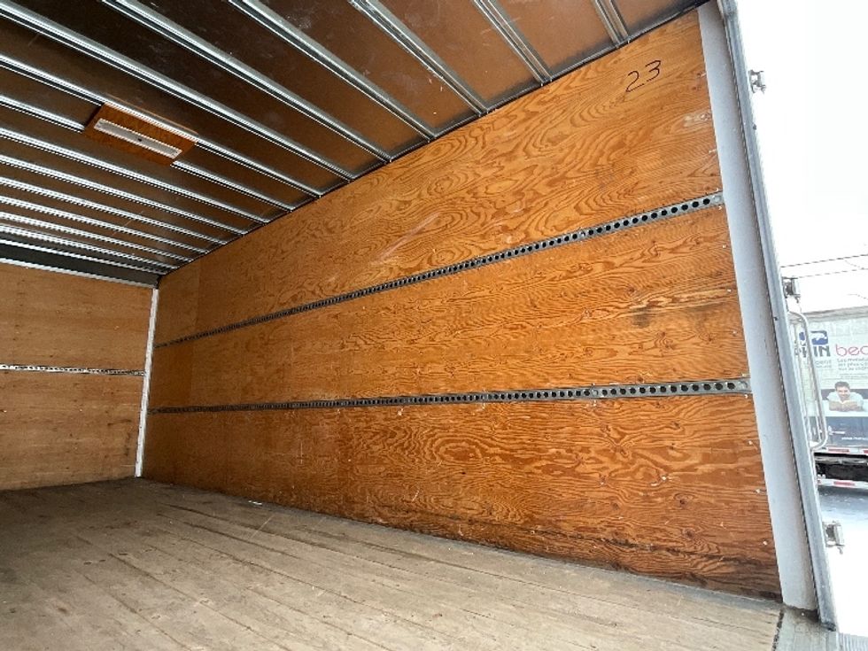 Light Duty Box Truck-Light and Medium Duty Trucks-Isuzu-2020-NPR EFI-Boucherville-PQ-299,845\n\t\tkm-$ 25,000 - Image 12