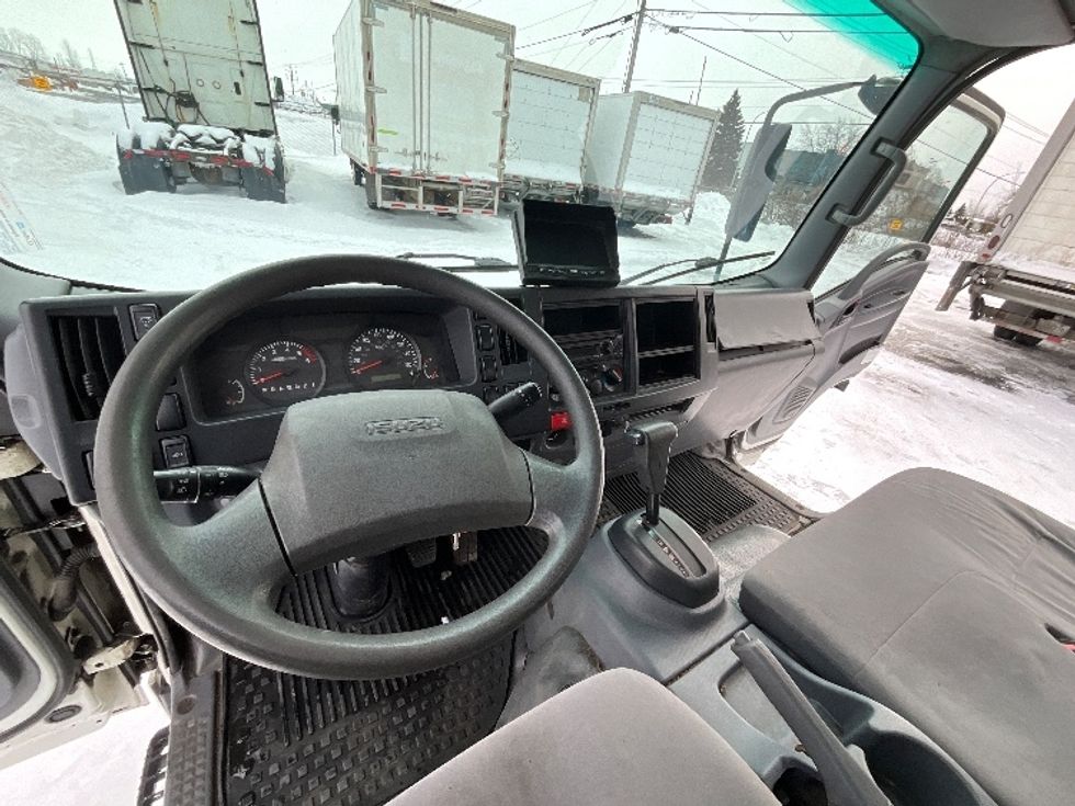Light Duty Box Truck-Light and Medium Duty Trucks-Isuzu-2020-NPR EFI-Boucherville-PQ-299,845\n\t\tkm-$ 25,000 - Image 16