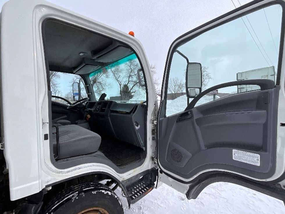 Light Duty Box Truck-Light and Medium Duty Trucks-Isuzu-2020-NPR EFI-Boucherville-PQ-299,845\n\t\tkm-$ 25,000 - Image 19