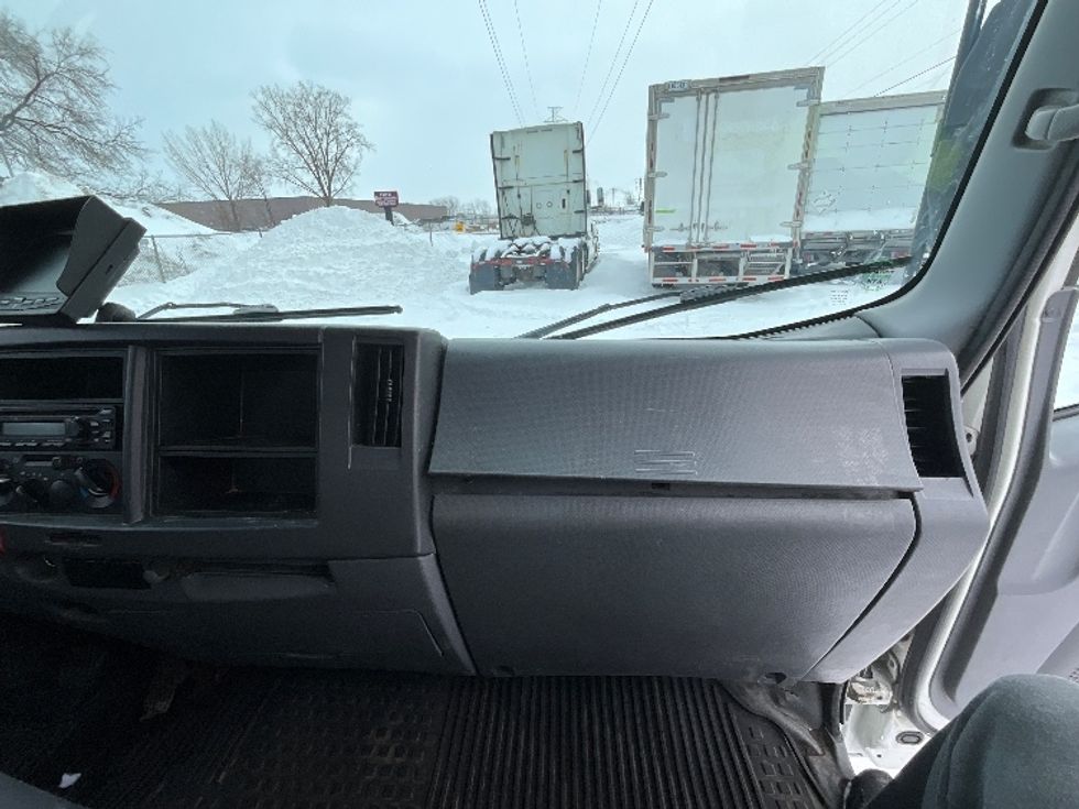 Light Duty Box Truck-Light and Medium Duty Trucks-Isuzu-2020-NPR EFI-Boucherville-PQ-299,845\n\t\tkm-$ 25,000 - Image 20