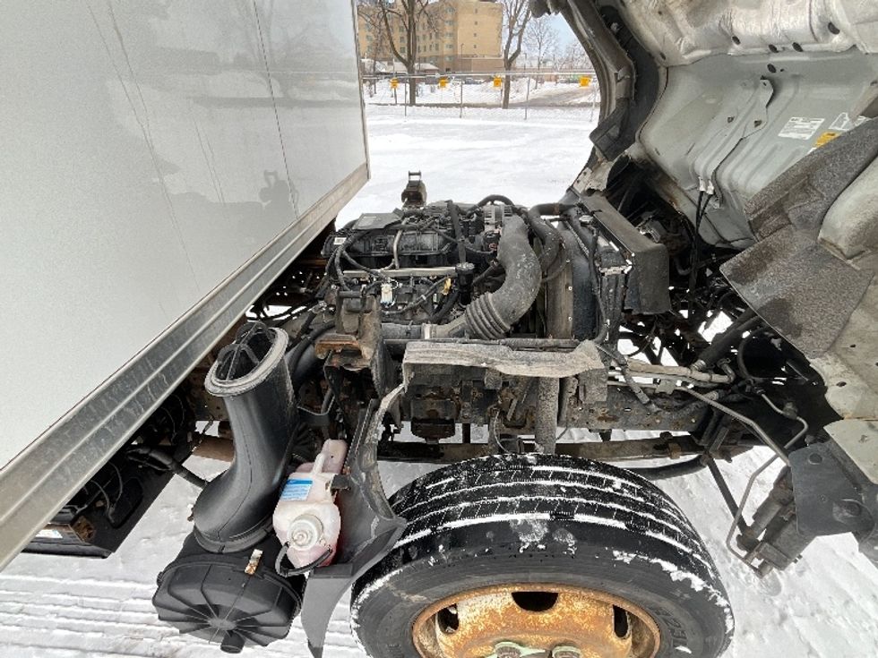 Light Duty Box Truck-Light and Medium Duty Trucks-Isuzu-2020-NPR EFI-Boucherville-PQ-299,845\n\t\tkm-$ 25,000 - Image 22