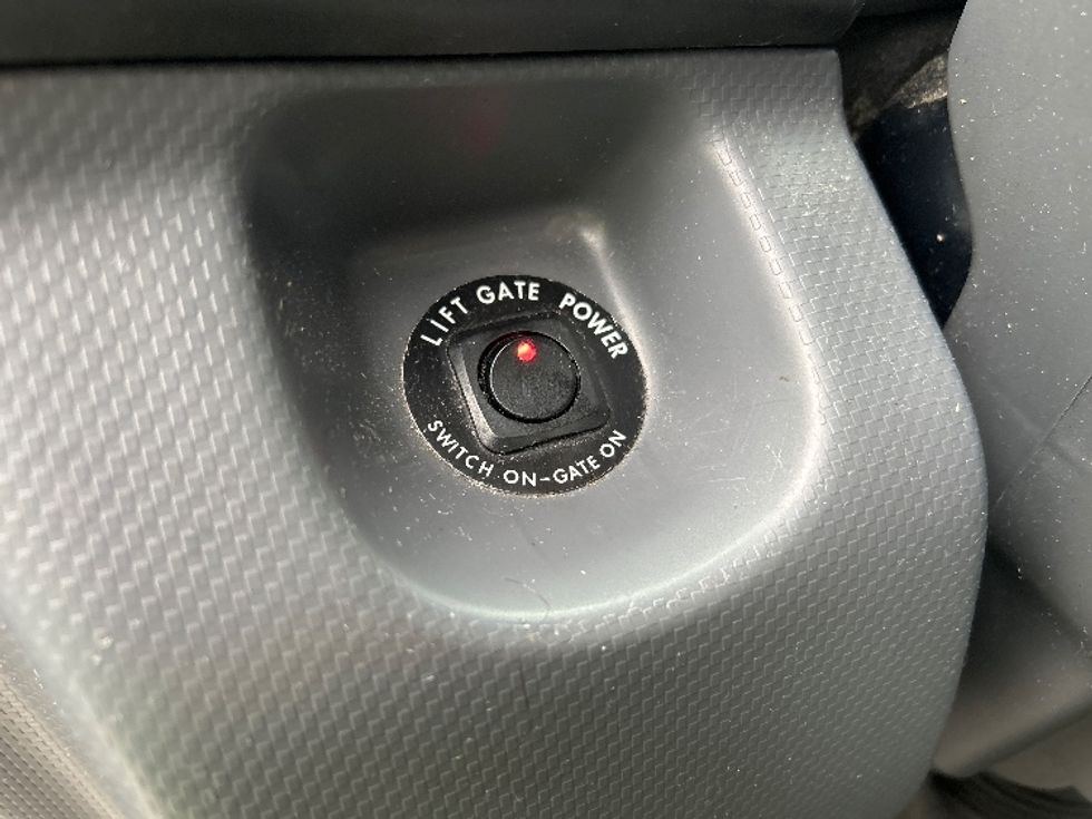 Light Duty Box Truck-Light and Medium Duty Trucks-Isuzu-2020-NPR EFI-Braintree-MA-109,336\n\t\tmiles-$ 35,000 - Image 26