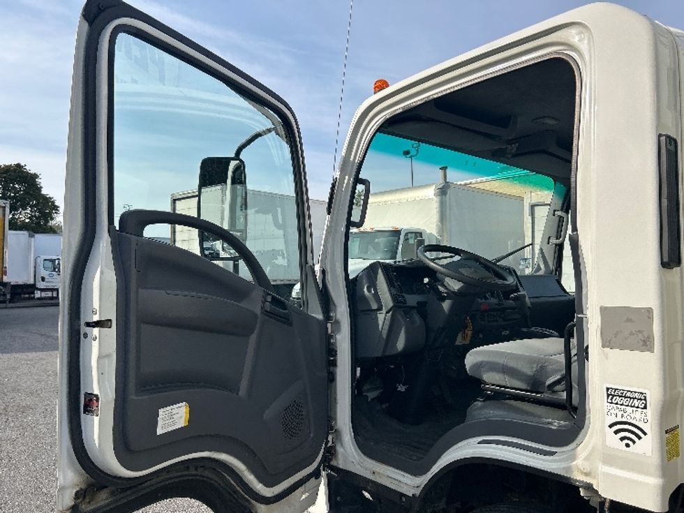 Light Duty Box Truck-Light and Medium Duty Trucks-Isuzu-2020-NPR EFI-Braintree-MA-150,643\n\t\tmiles-$ 28,500 - Image 17