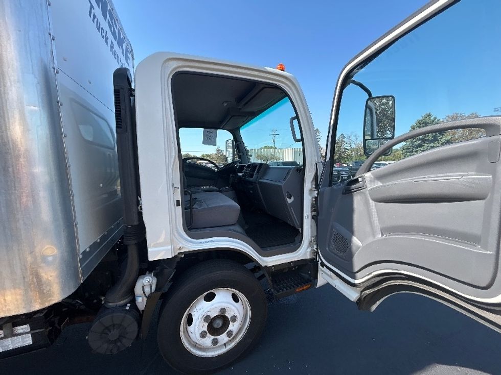 Light Duty Box Truck-Light and Medium Duty Trucks-Isuzu-2020-NPR EFI-Brooklyn Park-MN-94,121\n\t\tmiles-$ 36,500 - Image 20