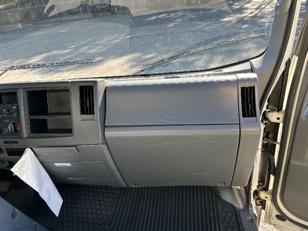 Light Duty Box Truck-Light and Medium Duty Trucks-Isuzu-2020-NPR EFI-Chesapeake-VA-90,912\n\t\tmiles-$ 39,750 - Image 21