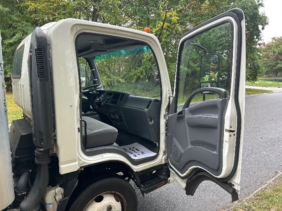 Light Duty Box Truck-Light and Medium Duty Trucks-Isuzu-2020-NPR EFI-Franklin-MA-103,953\n\t\tmiles-$ 35,500 - Image 18
