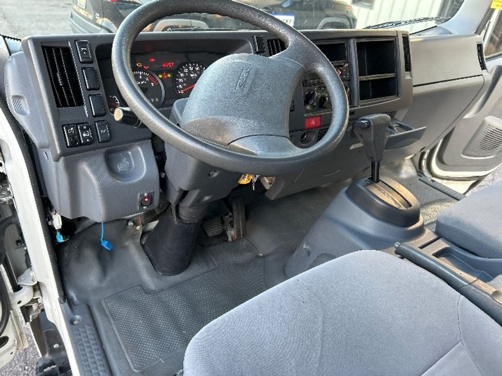 Light Duty Box Truck-Light and Medium Duty Trucks-Isuzu-2020-NPR EFI-Homewood-AL-91,564\n\t\tmiles-$ 38,750 - Image 17