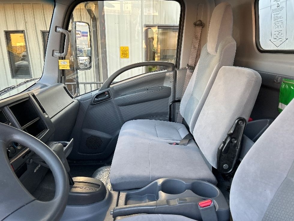 Light Duty Box Truck-Light and Medium Duty Trucks-Isuzu-2020-NPR EFI-Homewood-AL-91,564\n\t\tmiles-$ 38,750 - Image 19