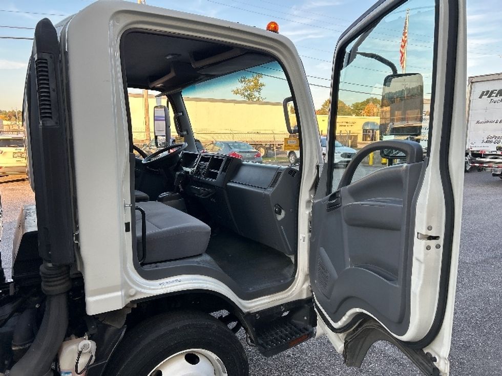 Light Duty Box Truck-Light and Medium Duty Trucks-Isuzu-2020-NPR EFI-Homewood-AL-91,564\n\t\tmiles-$ 38,750 - Image 20