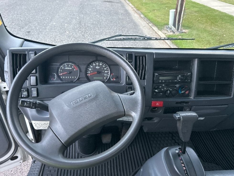 Light Duty Box Truck-Light and Medium Duty Trucks-Isuzu-2020-NPR EFI-Hueytown-AL-125,228\n\t\tmiles-$ 35,750 - Image 18