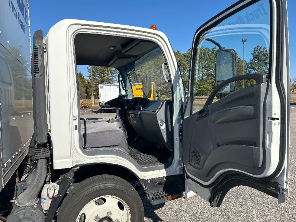 Light Duty Box Truck-Light and Medium Duty Trucks-Isuzu-2020-NPR EFI-Huntington-WV-138,067\n\t\tmiles-$ 34,500 - Image 19