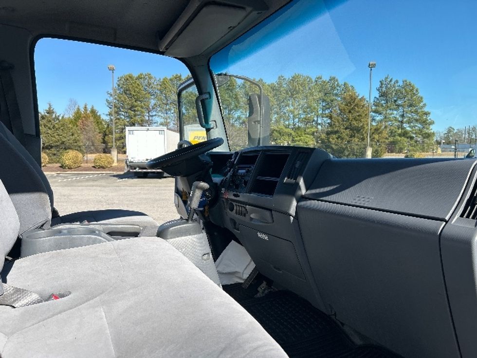 Light Duty Box Truck-Light and Medium Duty Trucks-Isuzu-2020-NPR EFI-Huntington-WV-138,067\n\t\tmiles-$ 34,500 - Image 21