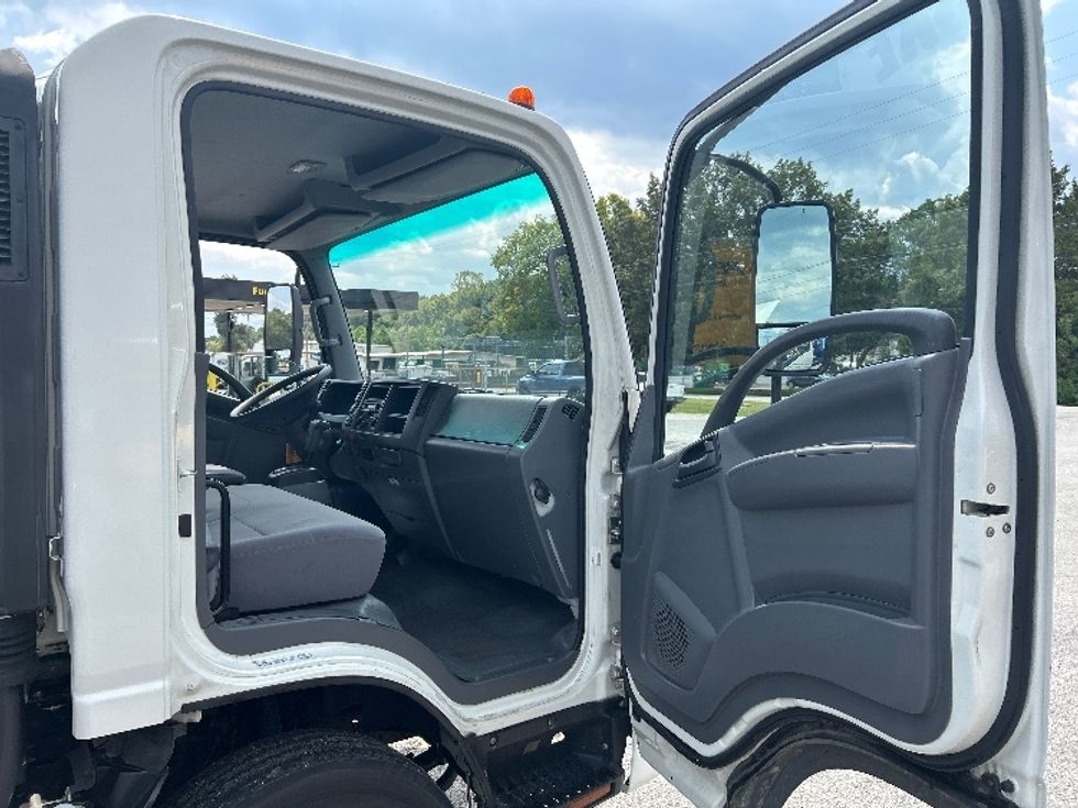 Light Duty Box Truck-Light and Medium Duty Trucks-Isuzu-2020-NPR EFI-Jackson-TN-87,591\n\t\tmiles-$ 40,750 - Image 20