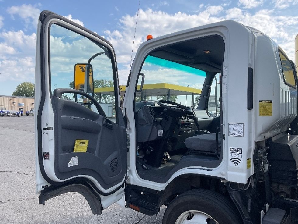 Light Duty Box Truck-Light and Medium Duty Trucks-Isuzu-2020-NPR EFI-Kansas City-MO-98,055\n\t\tmiles-$ 39,000 - Image 15