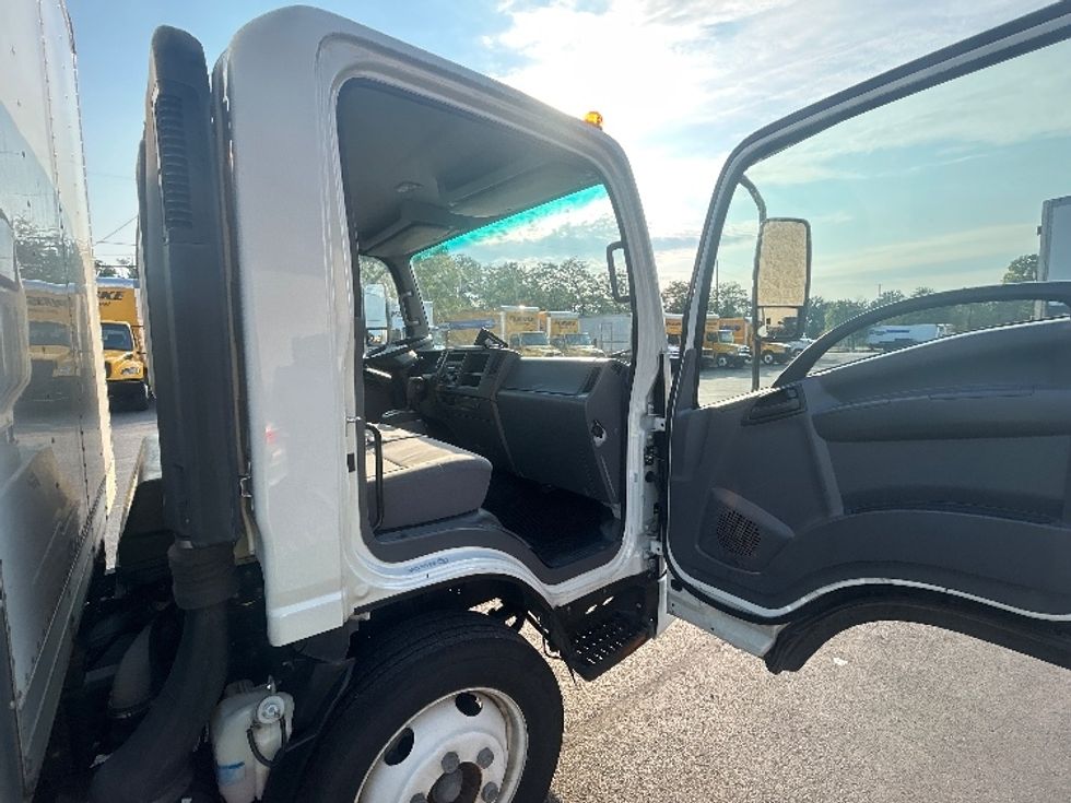 Light Duty Box Truck-Light and Medium Duty Trucks-Isuzu-2020-NPR EFI-Louisville-KY-39,658\n\t\tmiles-$ 44,750 - Image 20