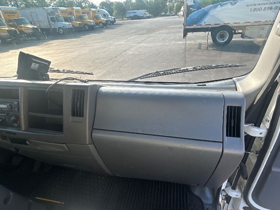 Light Duty Box Truck-Light and Medium Duty Trucks-Isuzu-2020-NPR EFI-Louisville-KY-39,658\n\t\tmiles-$ 44,750 - Image 21