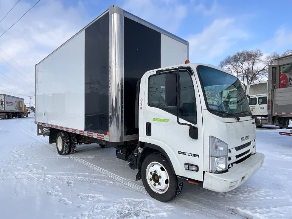 Light Duty Box Truck-Light and Medium Duty Trucks-Isuzu-2020-NPR EFI-Montreal-PQ-247,513\n\t\tkm-$ 34,500 - Image 1