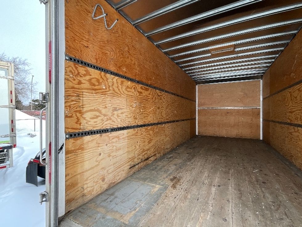 Light Duty Box Truck-Light and Medium Duty Trucks-Isuzu-2020-NPR EFI-Montreal-PQ-247,513\n\t\tkm-$ 34,500 - Image 11