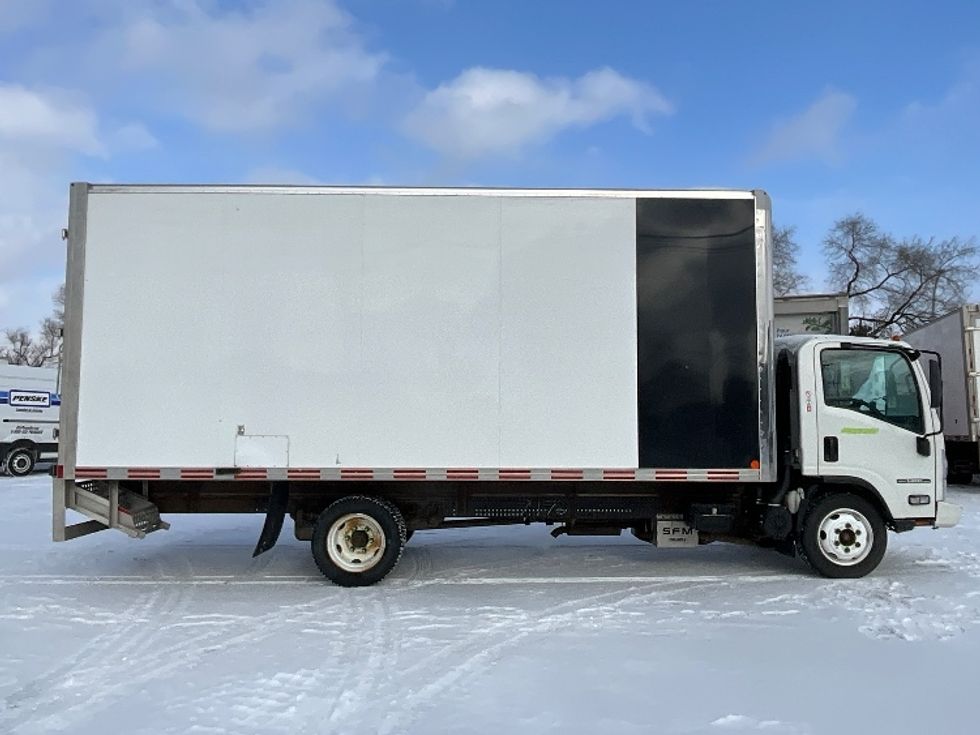 Light Duty Box Truck-Light and Medium Duty Trucks-Isuzu-2020-NPR EFI-Montreal-PQ-247,513\n\t\tkm-$ 34,500 - Image 15