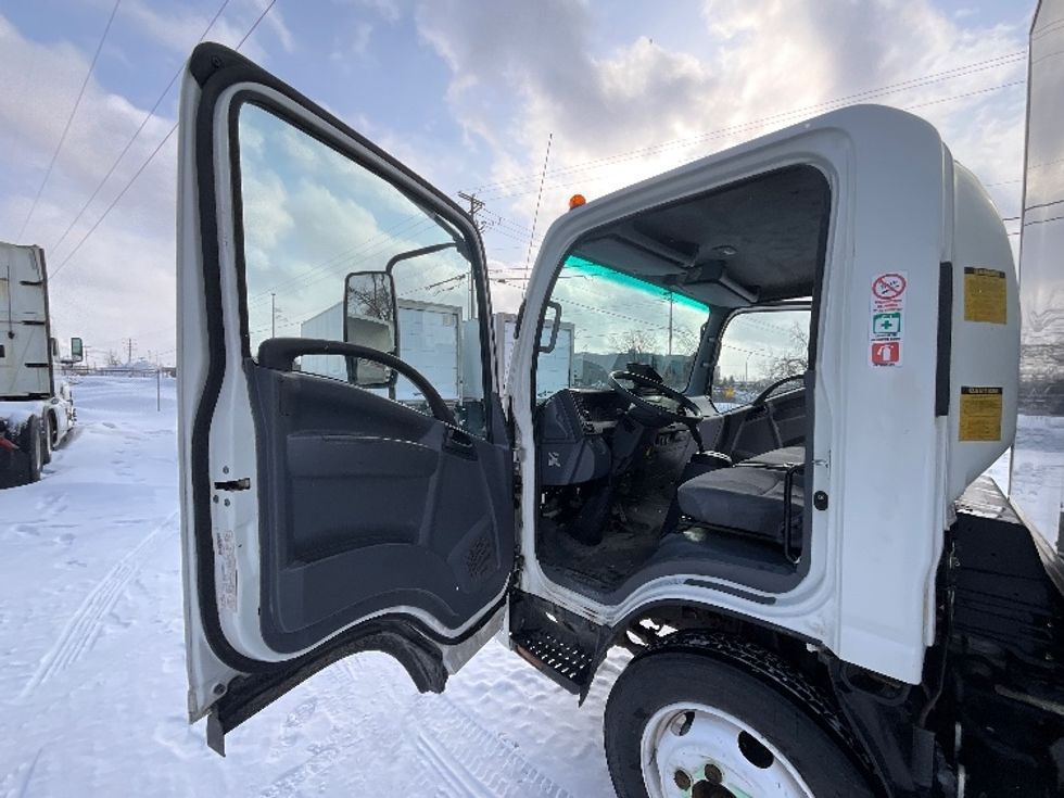 Light Duty Box Truck-Light and Medium Duty Trucks-Isuzu-2020-NPR EFI-Montreal-PQ-247,513\n\t\tkm-$ 34,500 - Image 18