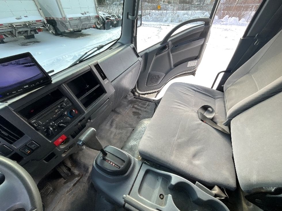 Light Duty Box Truck-Light and Medium Duty Trucks-Isuzu-2020-NPR EFI-Montreal-PQ-247,513\n\t\tkm-$ 34,500 - Image 20