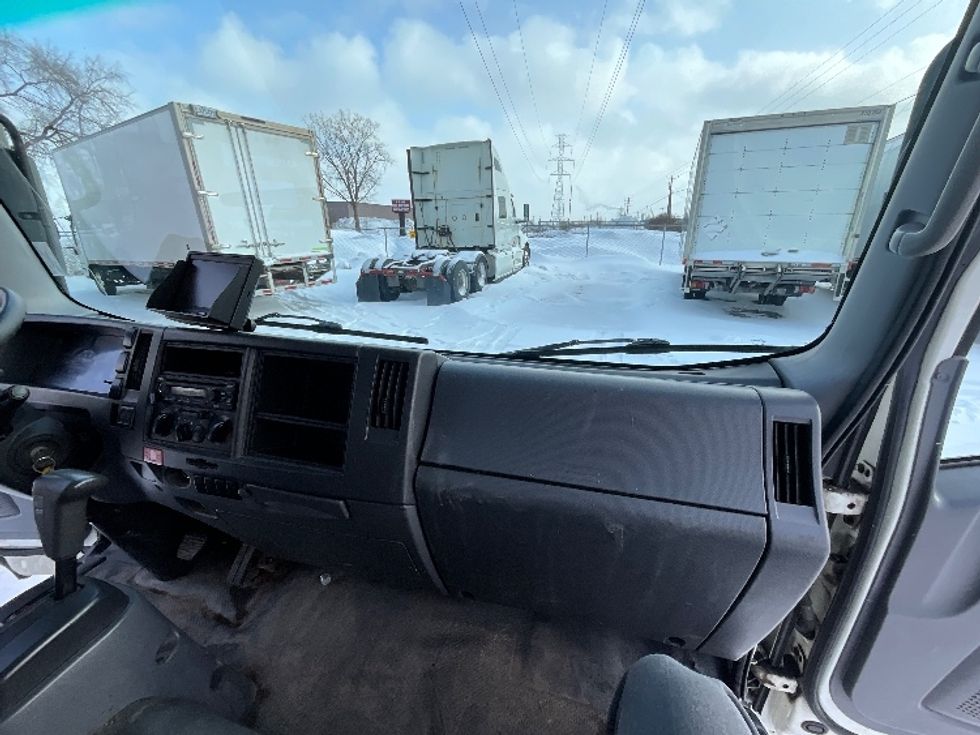 Light Duty Box Truck-Light and Medium Duty Trucks-Isuzu-2020-NPR EFI-Montreal-PQ-247,513\n\t\tkm-$ 34,500 - Image 21