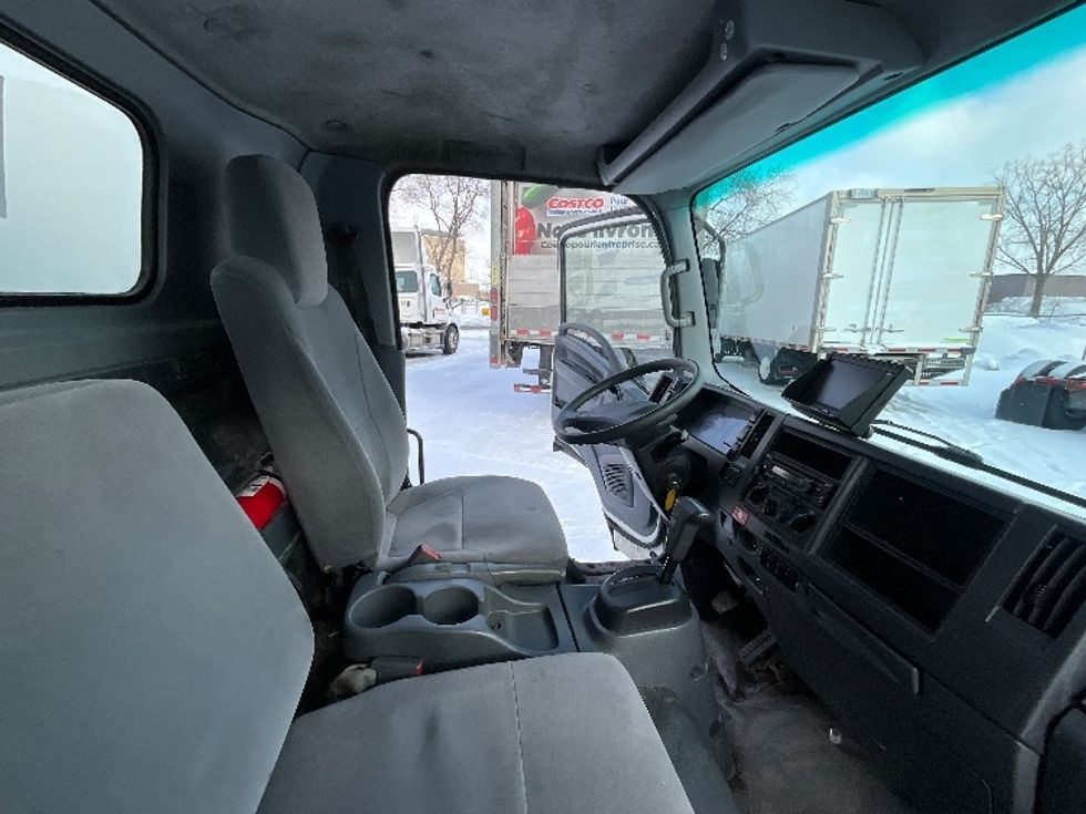 Light Duty Box Truck-Light and Medium Duty Trucks-Isuzu-2020-NPR EFI-Montreal-PQ-247,513\n\t\tkm-$ 34,500 - Image 22