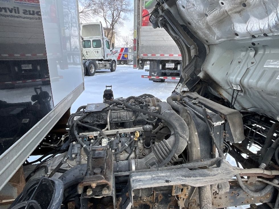 Light Duty Box Truck-Light and Medium Duty Trucks-Isuzu-2020-NPR EFI-Montreal-PQ-247,513\n\t\tkm-$ 34,500 - Image 23