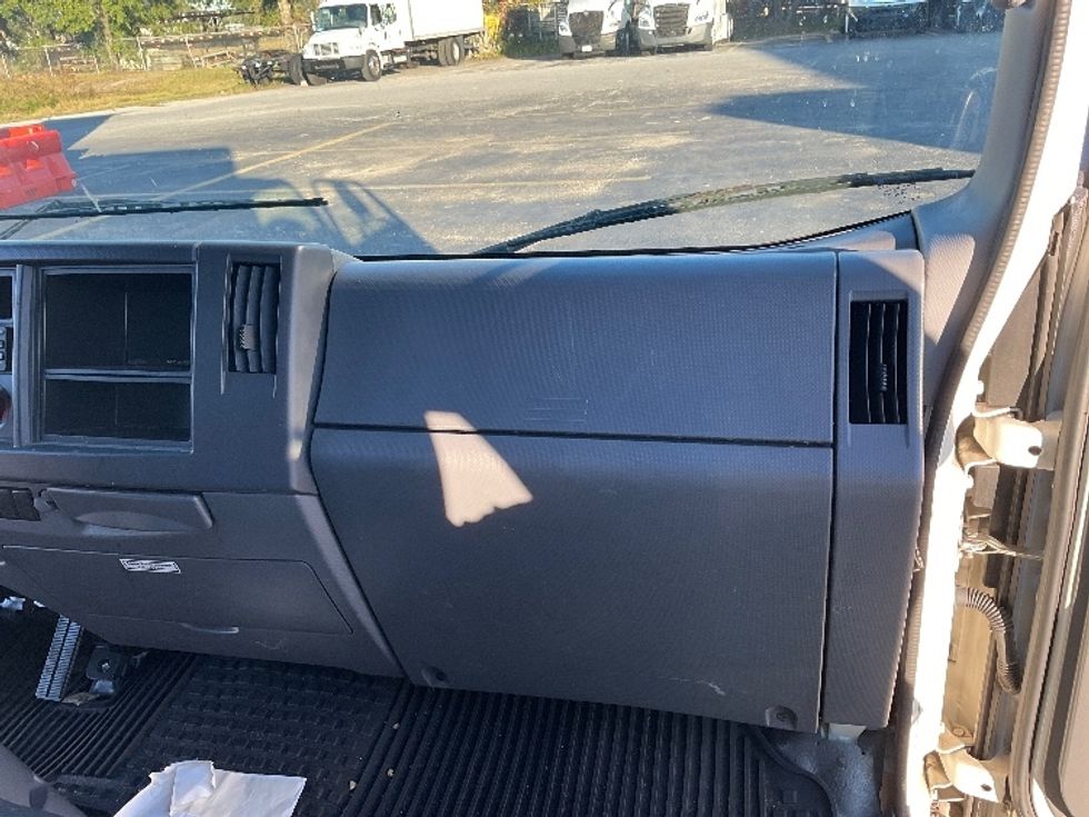 Light Duty Box Truck-Light and Medium Duty Trucks-Isuzu-2020-NPR EFI-Orlando-FL-152,632\n\t\tmiles-$ 31,000 - Image 21