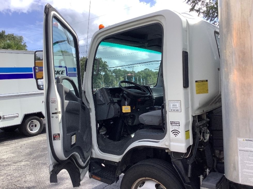 2020 Isuzu NPR photo 13