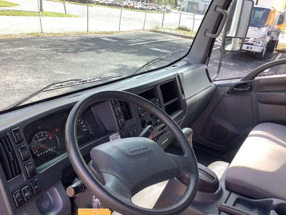 2020 Isuzu NPR photo 14
