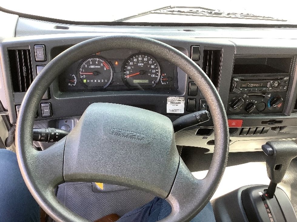 2020 Isuzu NPR photo 15