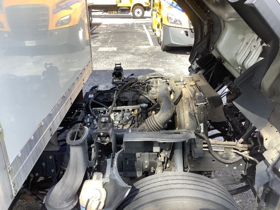 2020 Isuzu NPR photo 19